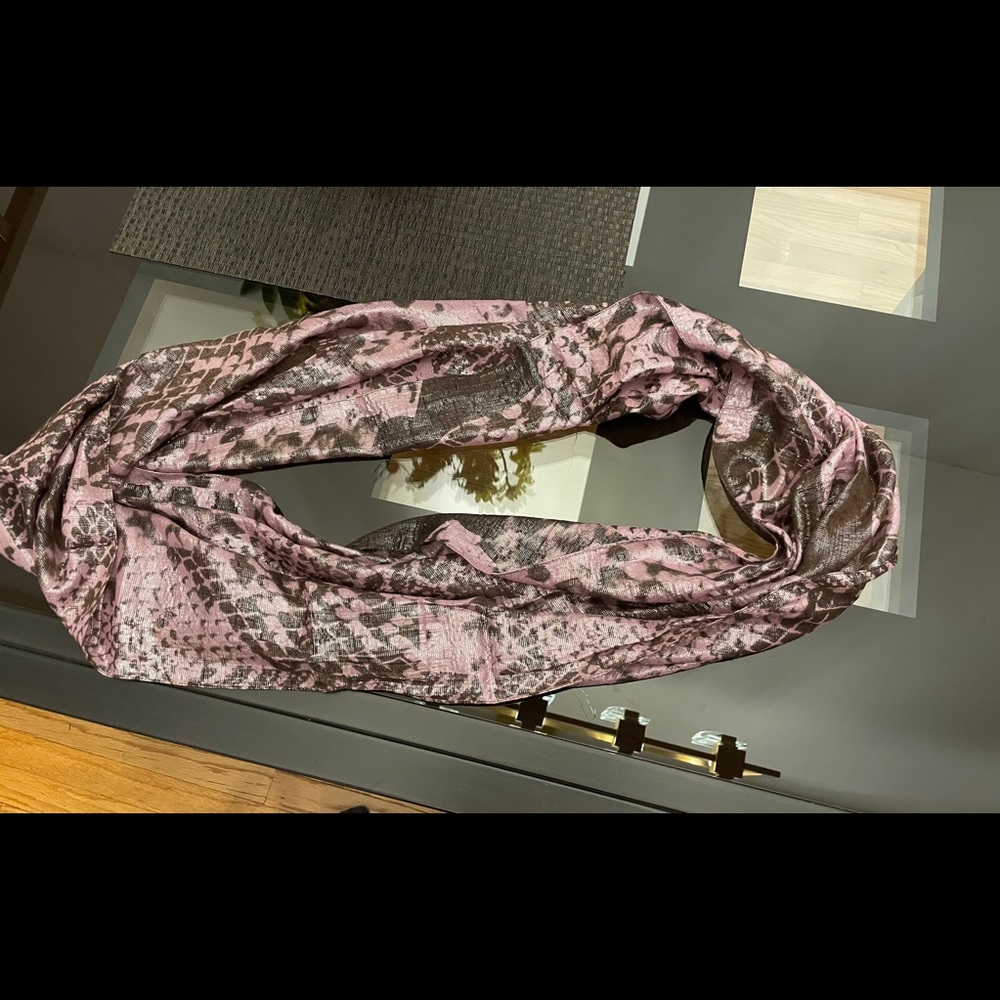 Bebe scarf
